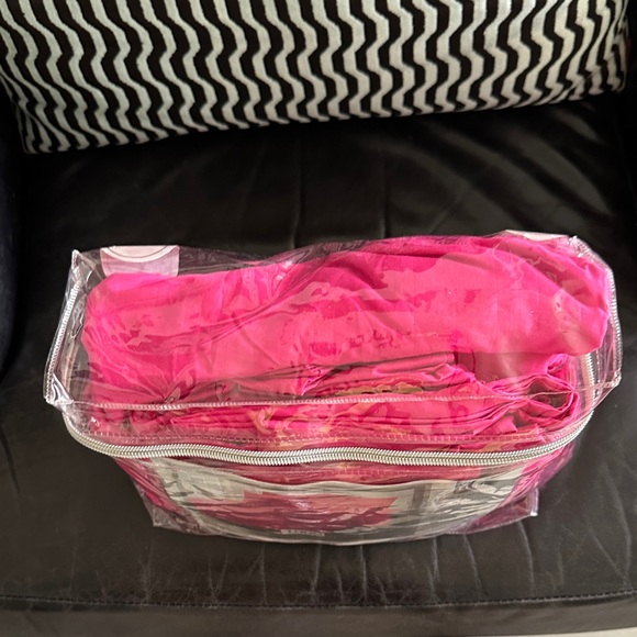 Embossed Pink Sheet Set - 6 PC - Picture 3 of 3